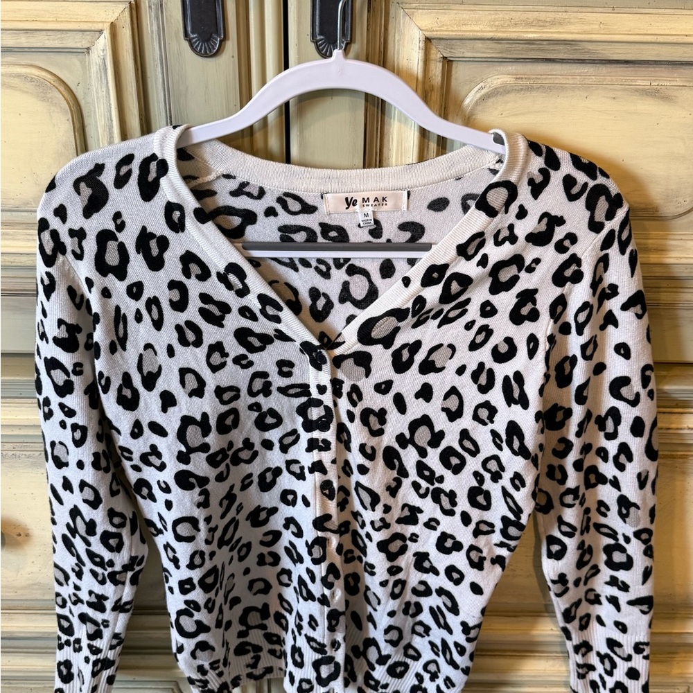 Ye Mak Leopard Print Sweater